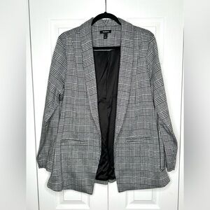 Torrid Women's Black and White Checkered Blazer - Size 1